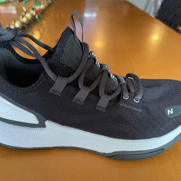 S - New Balance FuelCell Trainer Black and White Sneaker, 7.5 Wide - Picture 4 of 14